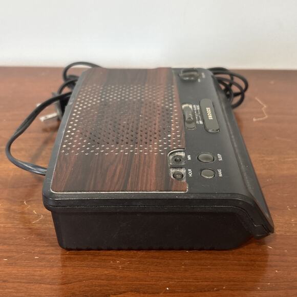 Vintage Woodgrain GE AM/FM 7-4613A Digital Alarm Clock Radio Tested Works - Picture 3 of 9